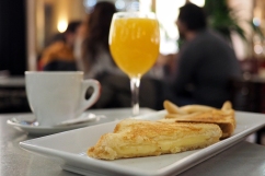 Cheese toastie with an orange juice and a café con leche at Café Barbieri.