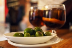 Olives and vermut de grifo at Stop.
